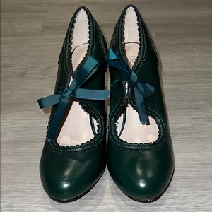 Chelsea Crew Forest Green Mary Jane Heels with Ribbon Front-Ties